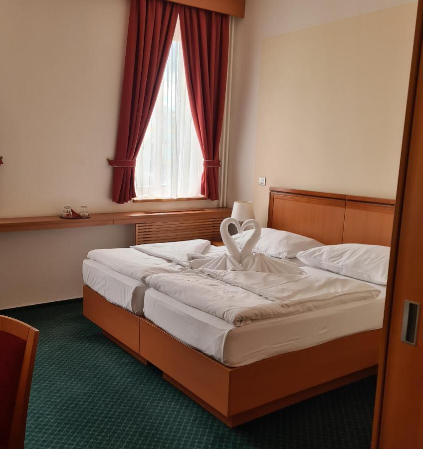 Hotel Slovan 예세니크 외부 사진