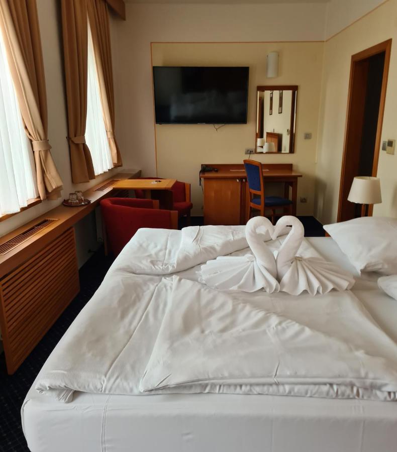 Hotel Slovan 예세니크 외부 사진
