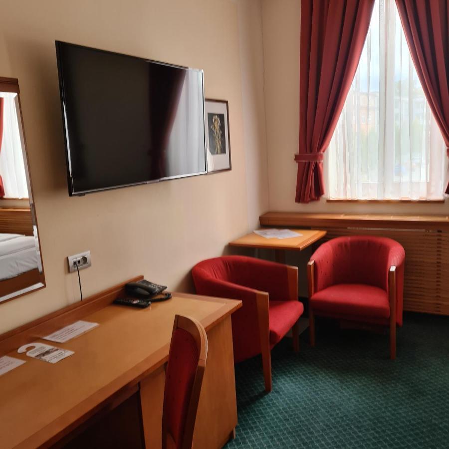 Hotel Slovan 예세니크 외부 사진