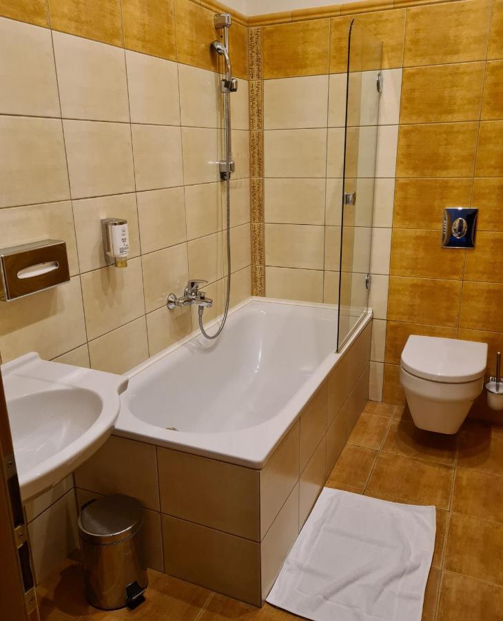 Hotel Slovan 예세니크 외부 사진