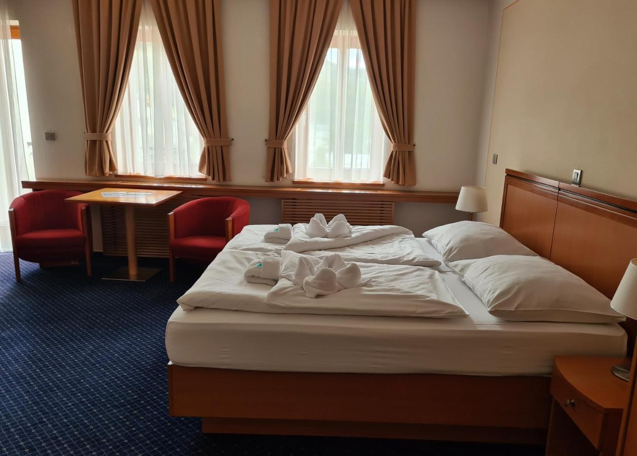 Hotel Slovan 예세니크 외부 사진