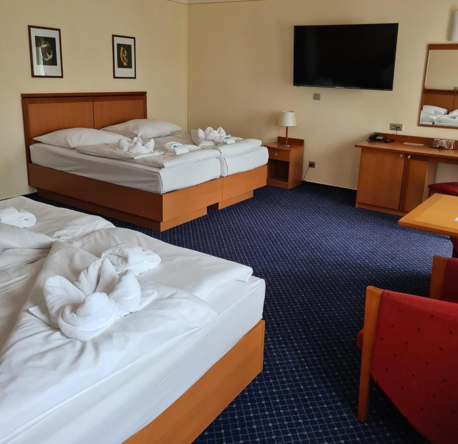 Hotel Slovan 예세니크 외부 사진