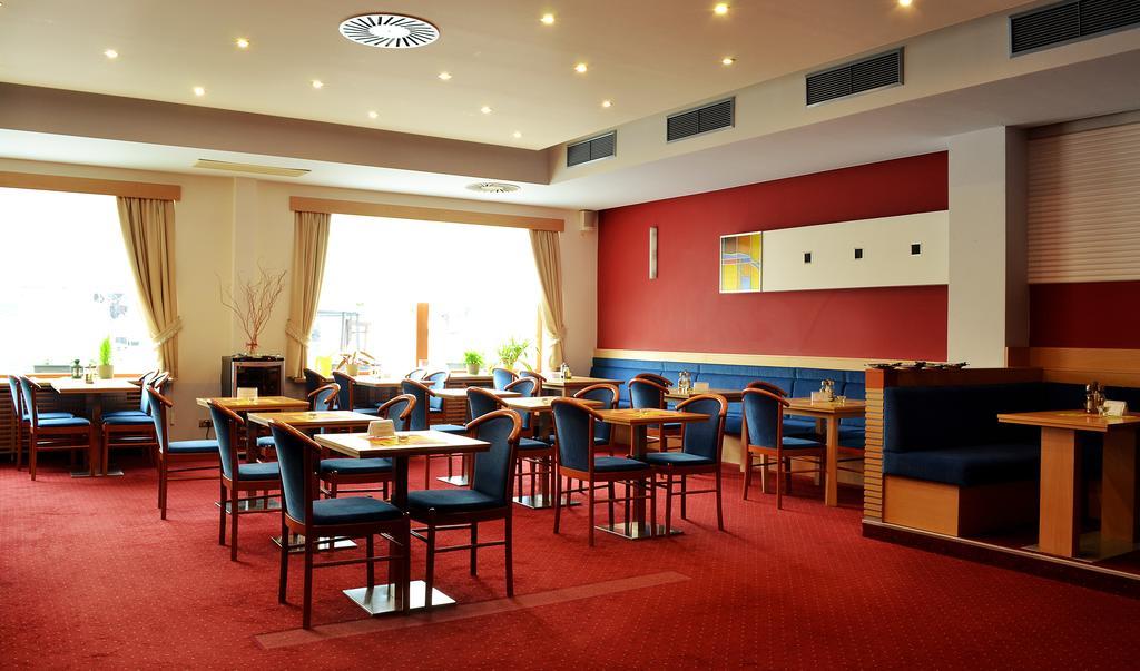 Hotel Slovan 예세니크 외부 사진