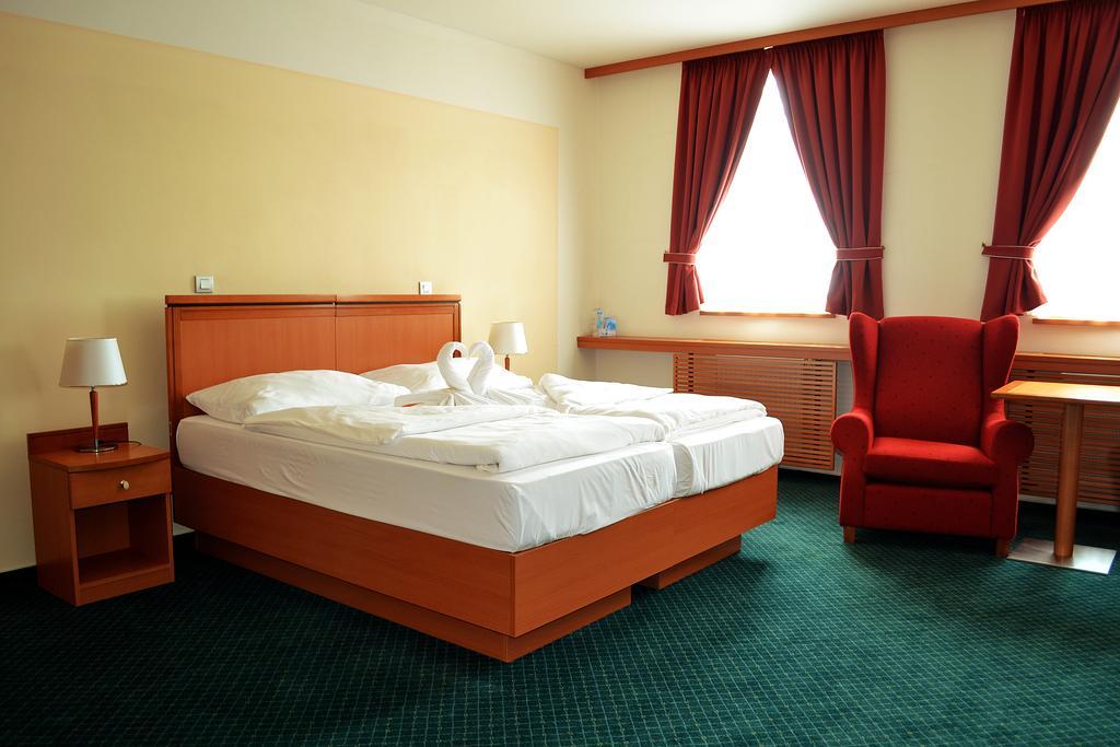 Hotel Slovan 예세니크 외부 사진